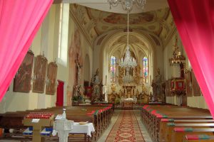 Interiér kostela Nejsvětější Trojice v Sezemicích, foto M. Balcar
